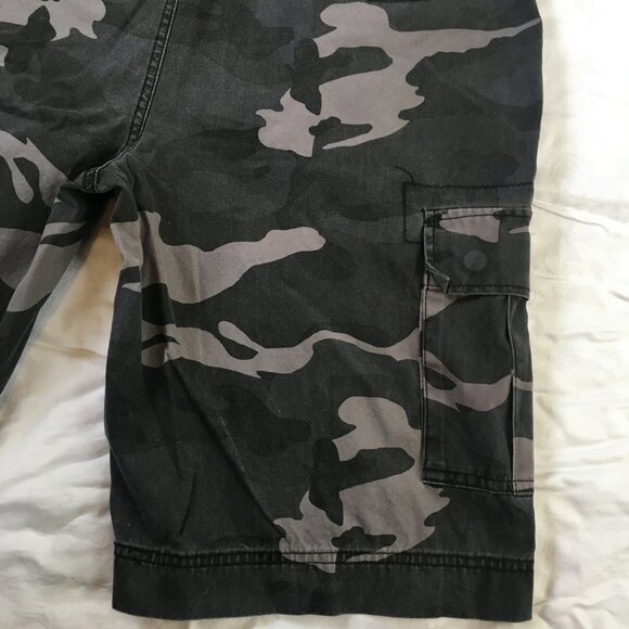 Foot Locker Mens Camo Cargo Shorts Size 34 Pockets Cotton Zipper Gray Camouflage - Picture 9 of 14